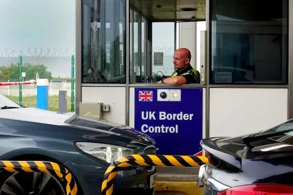 Tier 2 visas threshold to drop Image