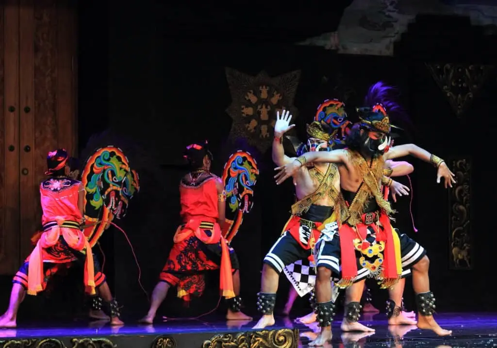 UK Entertainment Visas Or UK Creative Worker Visa